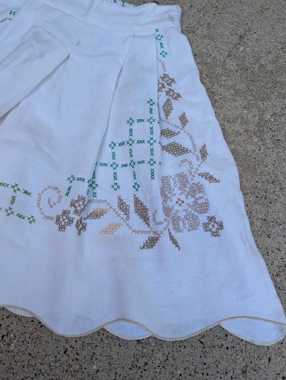 one of a kind LINEN SHORTS made from a cross stitched tablecloth S - Picture 10 of 12